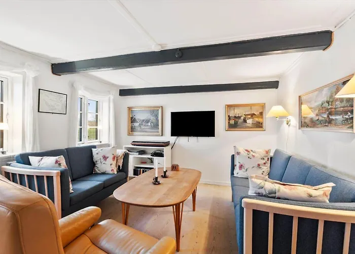 Ae293-aeroskobing-stokkeby-hovedgade-19 بيت للعطل Ærøskøbing