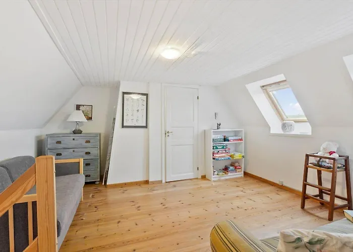 Ae293-aeroskobing-stokkeby-hovedgade-19 بيت للعطل